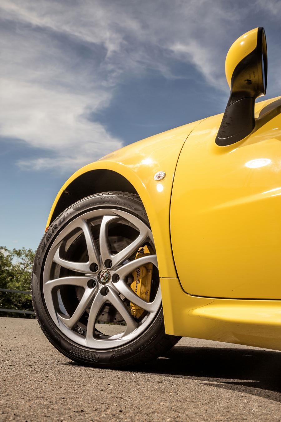 Детали экстерьера Alfa Romeo 4C Spider (960) 2015 года  (AU) (фото 33 из 40)